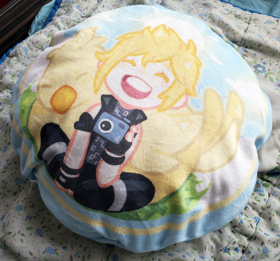 prompto round pillow